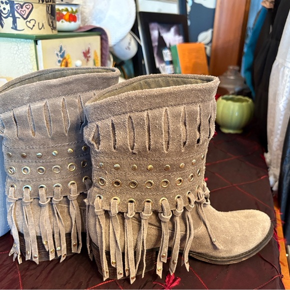 #158 guest fringe boots in size 6 - Picture 11 of 12
